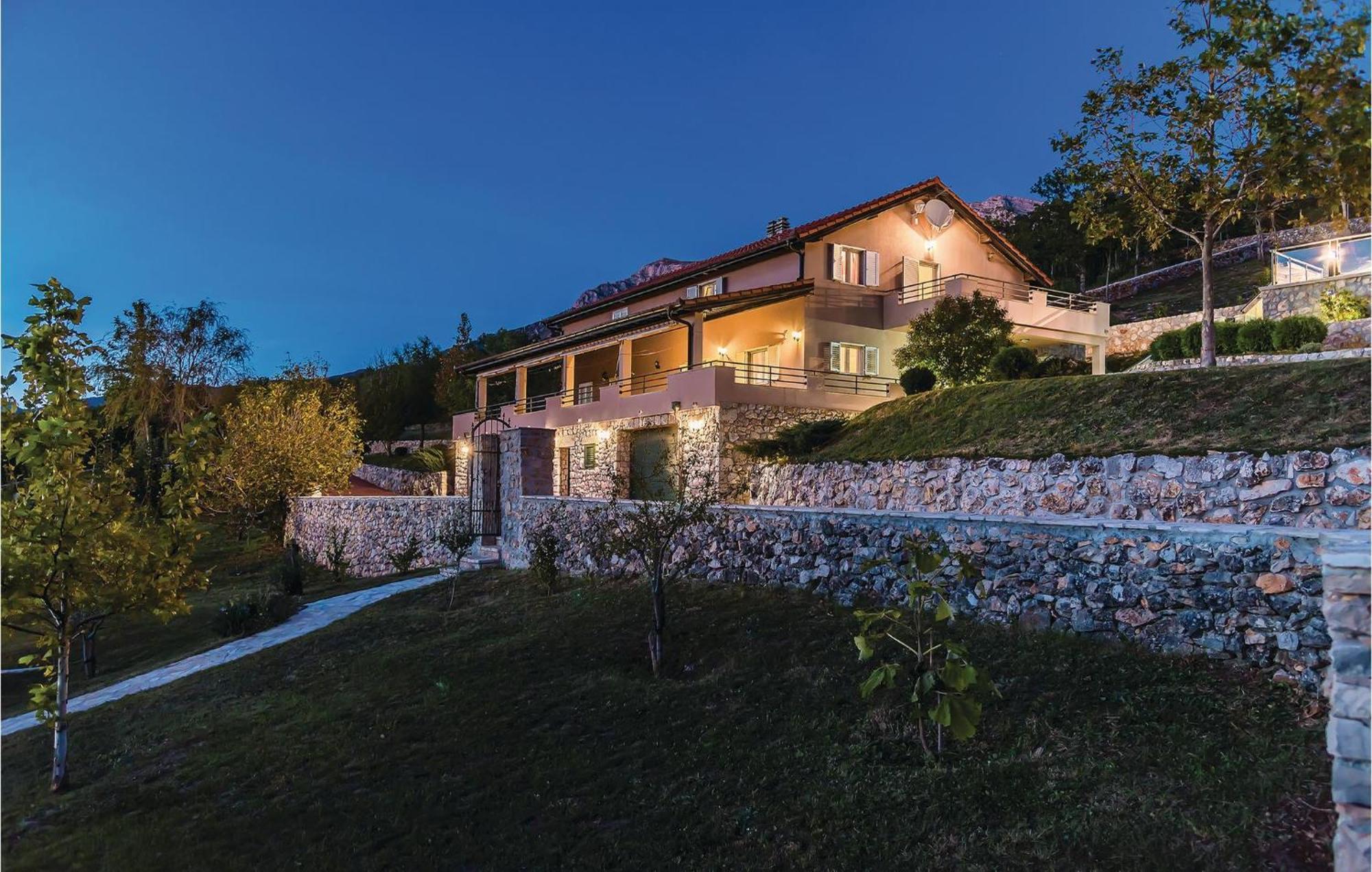 Gorgeous Home In Kijevo With Kitchen Dış mekan fotoğraf
